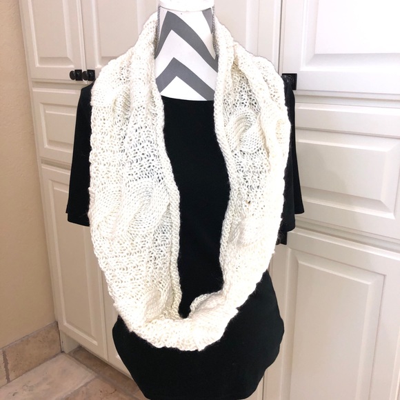 INFINTY SCARF - Picture 3 of 4